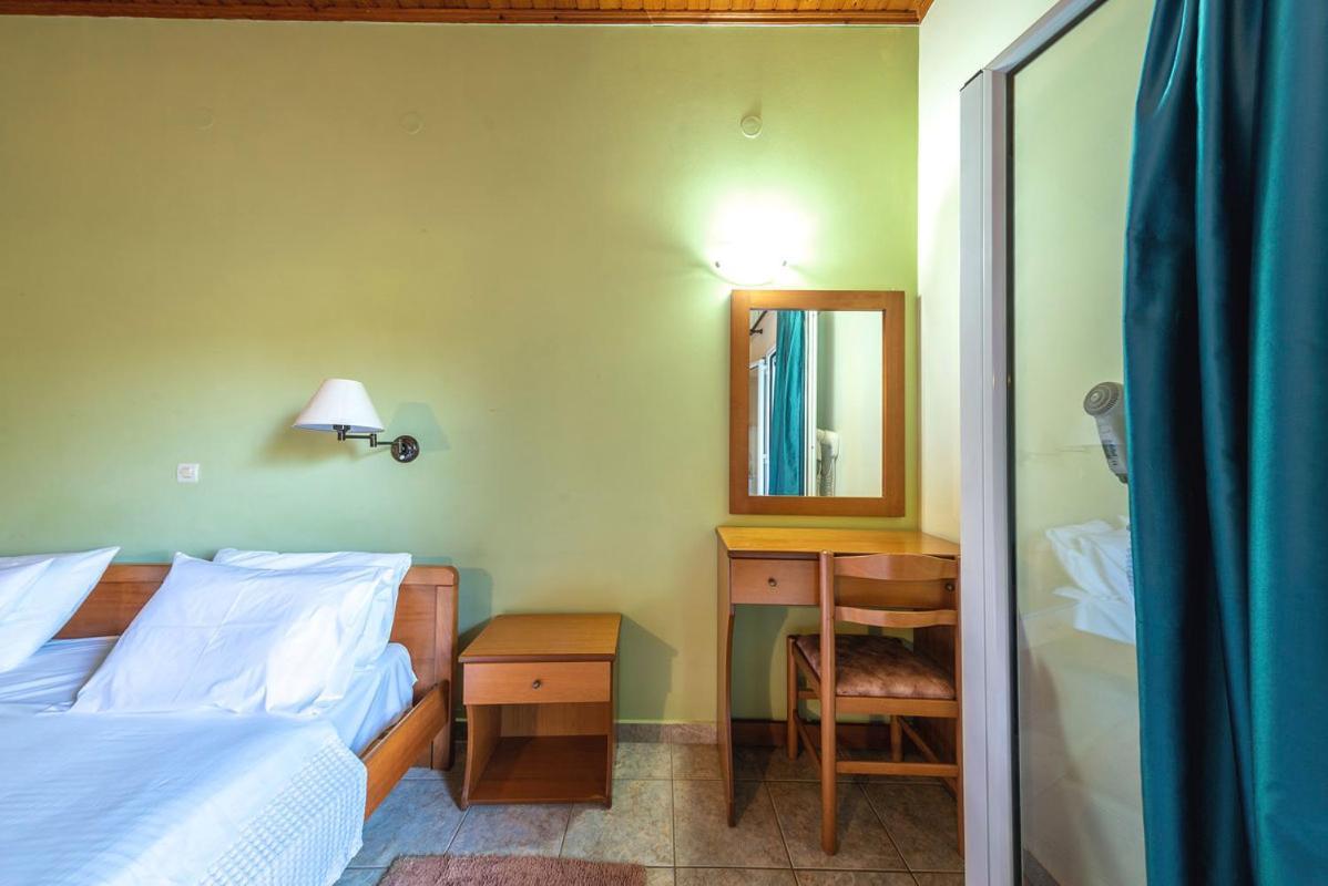 Acapulco Seaside Pool Bar And Apartments Παλαιοκαστρίτσα Εξωτερικό φωτογραφία